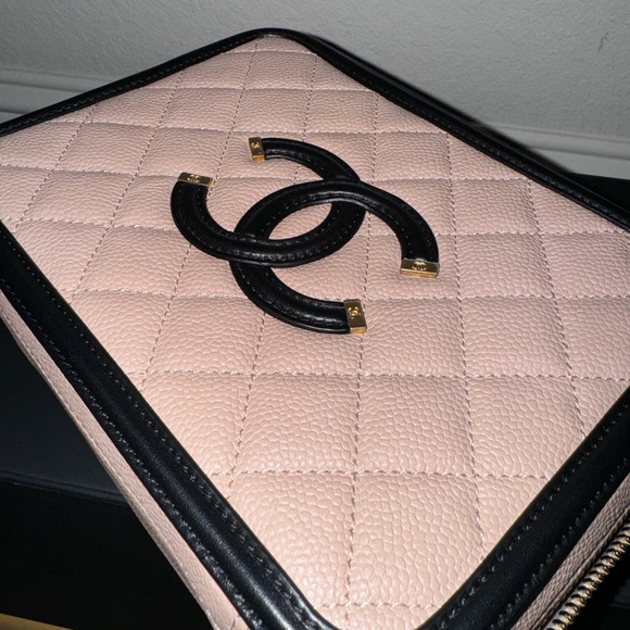 *SOLD*CHANEL Caviar Quilted Medium CC Filigree Vanity Case - NWT - Picture 12 of 12
